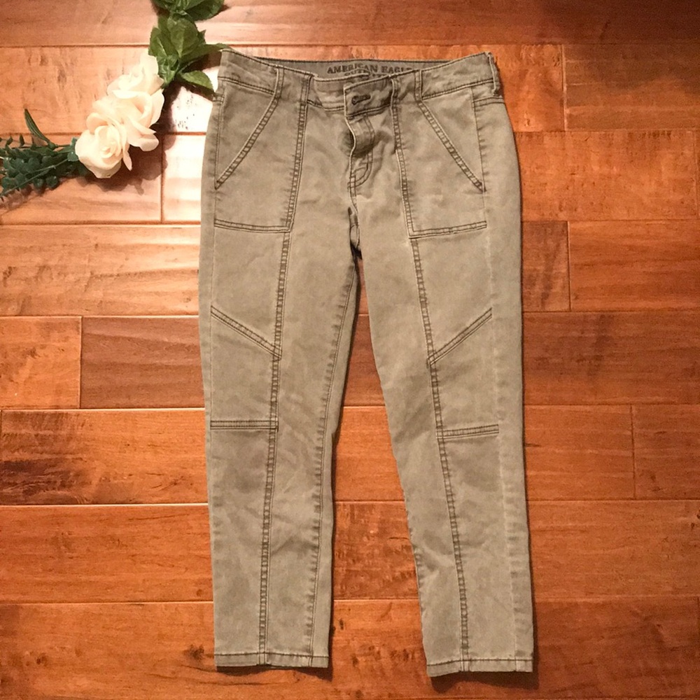 American Eagle army green Capri pants